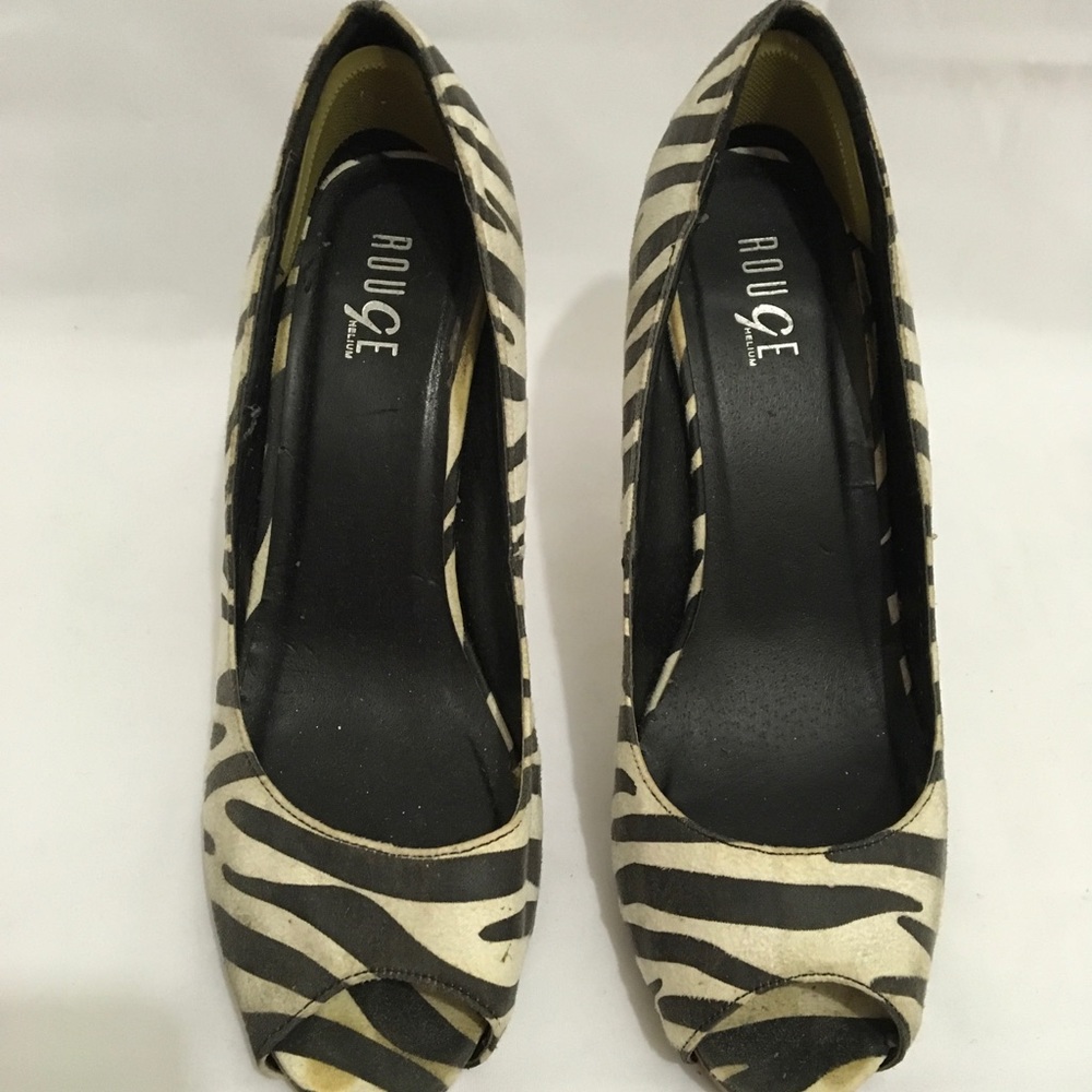 Shoe - Picture 2 of 3